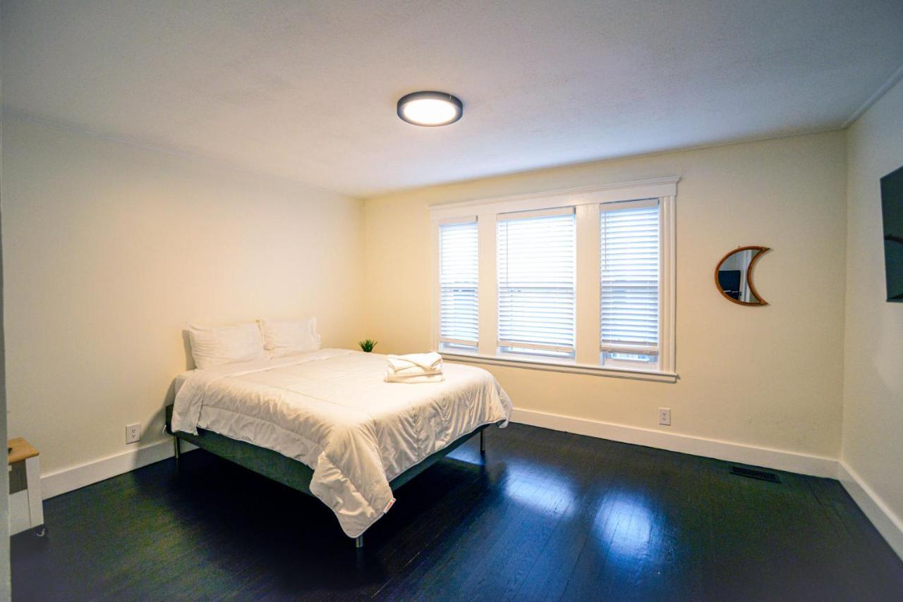 Modern Two Bedroom Condo - Boston Stoneham Exterior photo