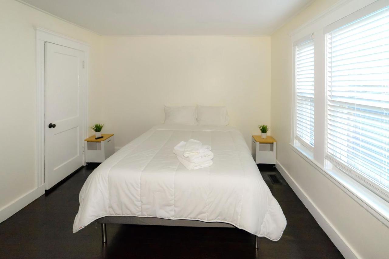 Modern Two Bedroom Condo - Boston Stoneham Exterior photo