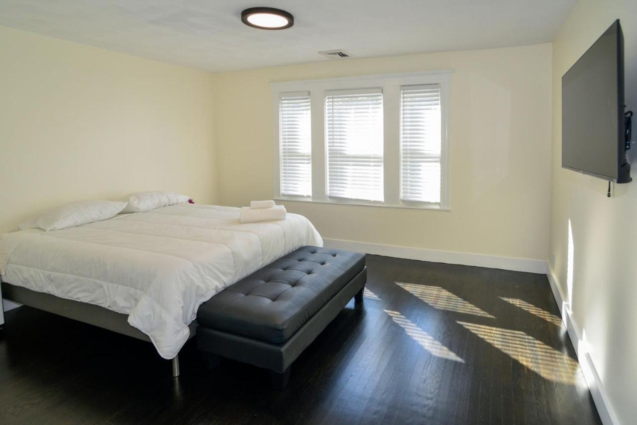 Modern Two Bedroom Condo - Boston Stoneham Exterior photo