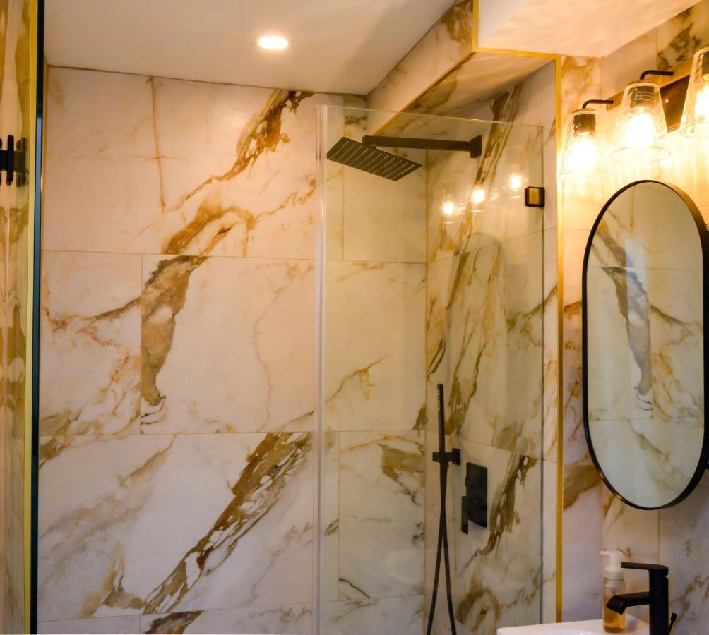Modern Two Bedroom Condo - Boston Stoneham Exterior photo