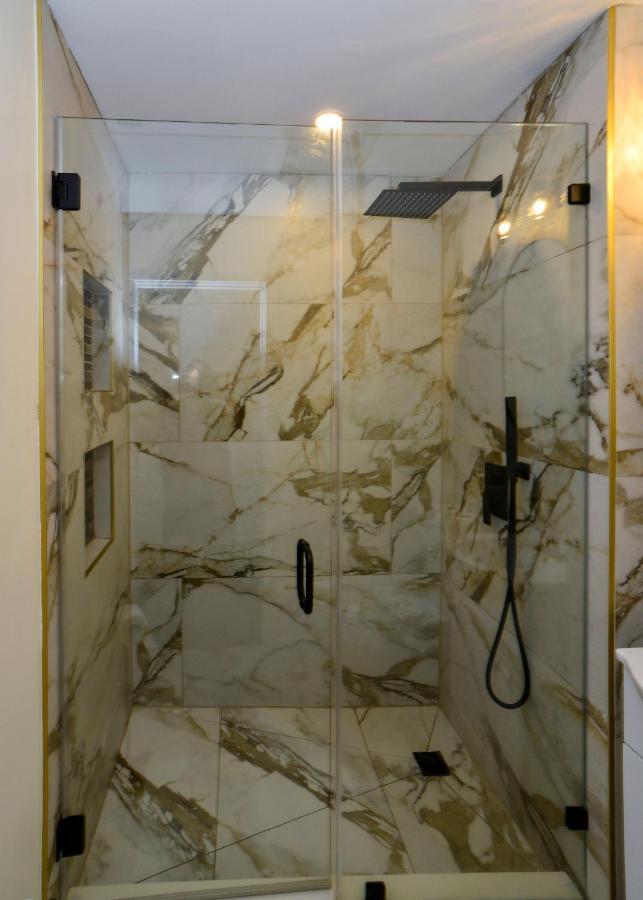 Modern Two Bedroom Condo - Boston Stoneham Exterior photo