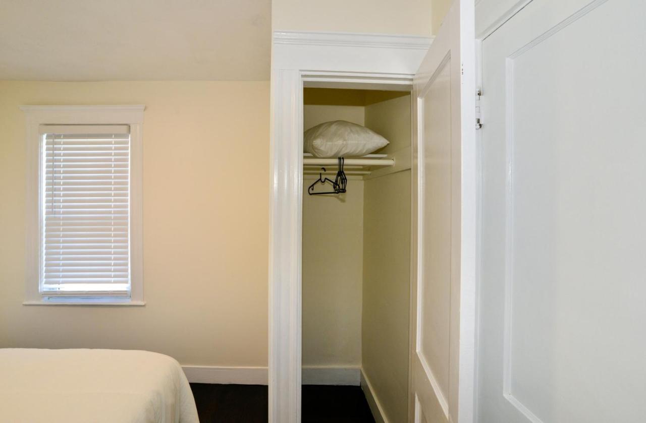 Modern Two Bedroom Condo - Boston Stoneham Exterior photo