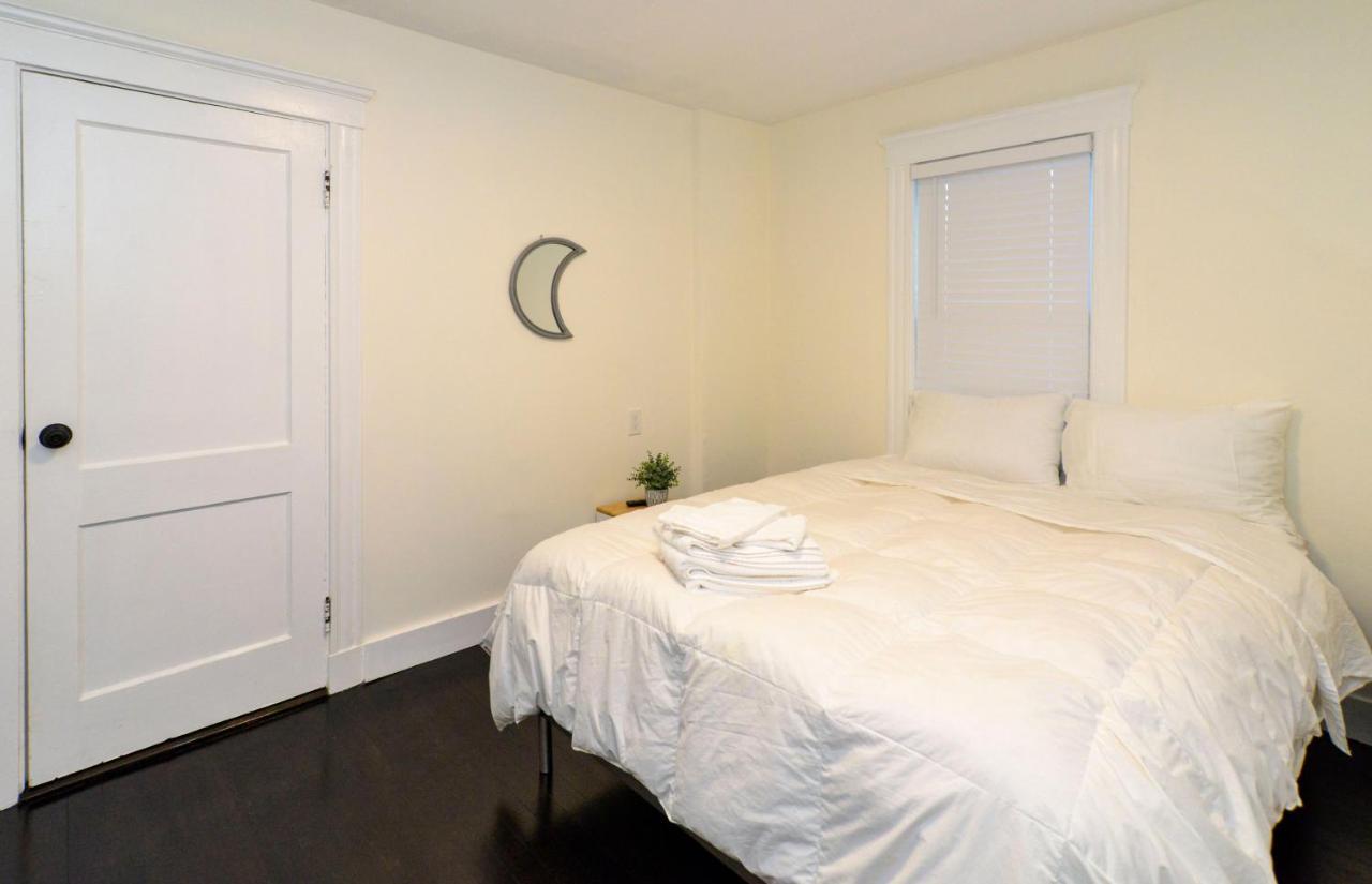 Modern Two Bedroom Condo - Boston Stoneham Exterior photo