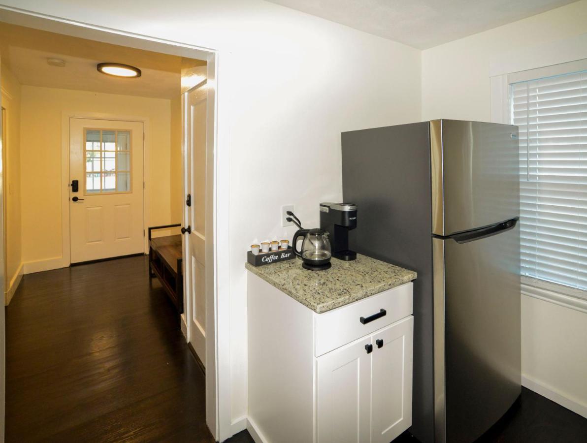 Modern Two Bedroom Condo - Boston Stoneham Exterior photo