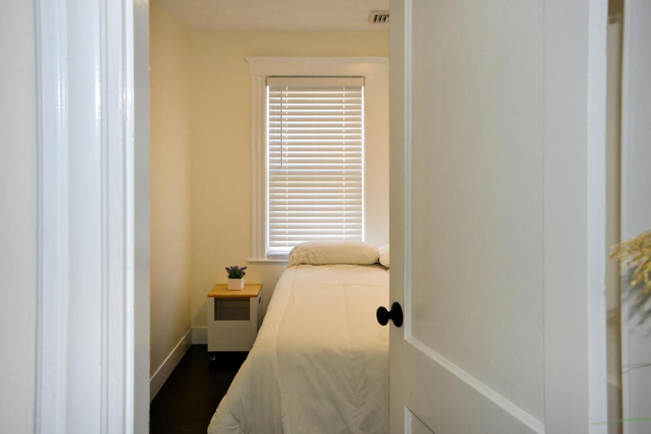 Modern Two Bedroom Condo - Boston Stoneham Exterior photo
