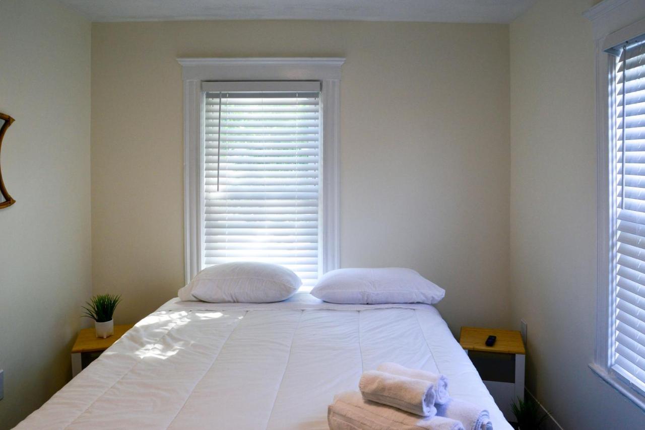 Modern Two Bedroom Condo - Boston Stoneham Exterior photo